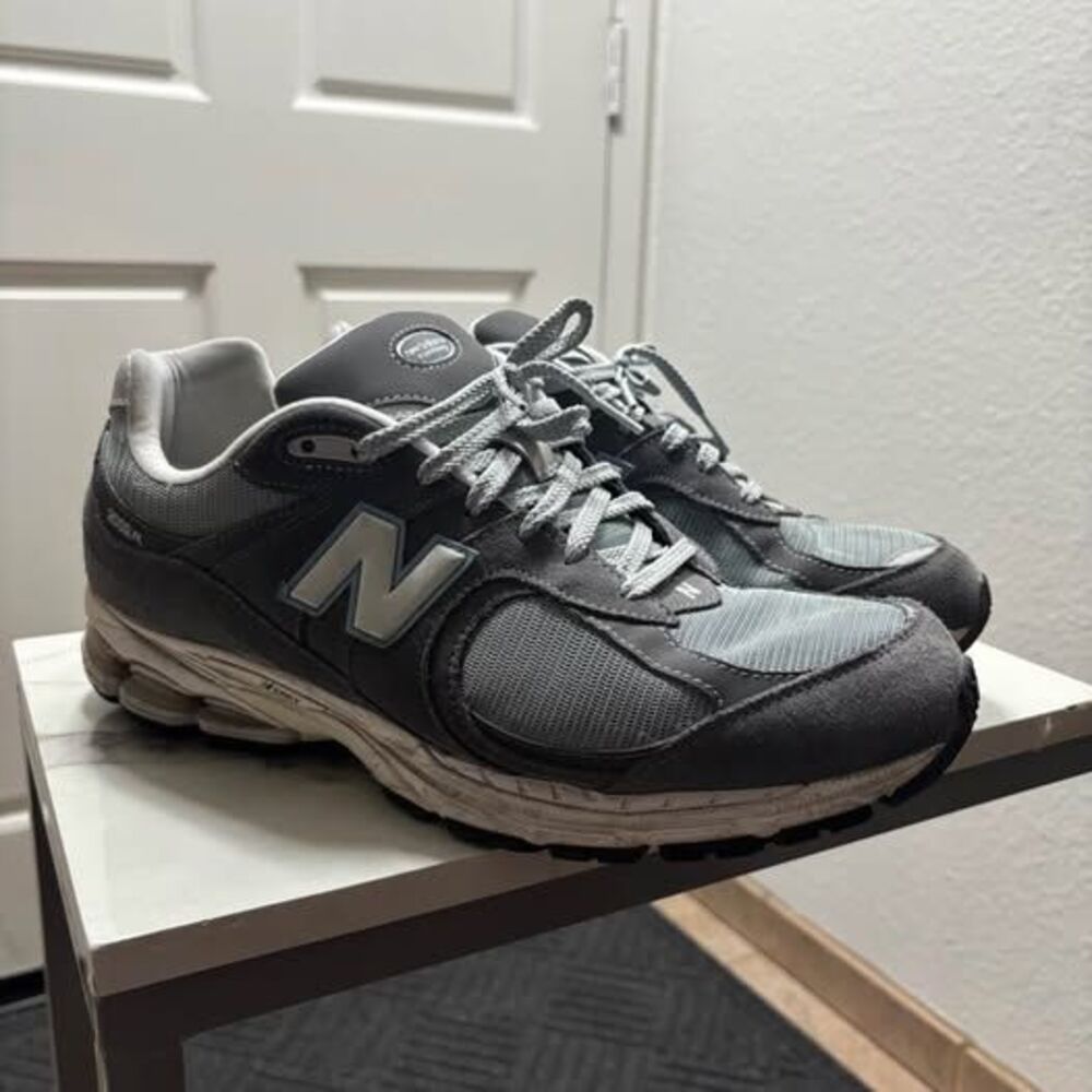 New Balance 2002R